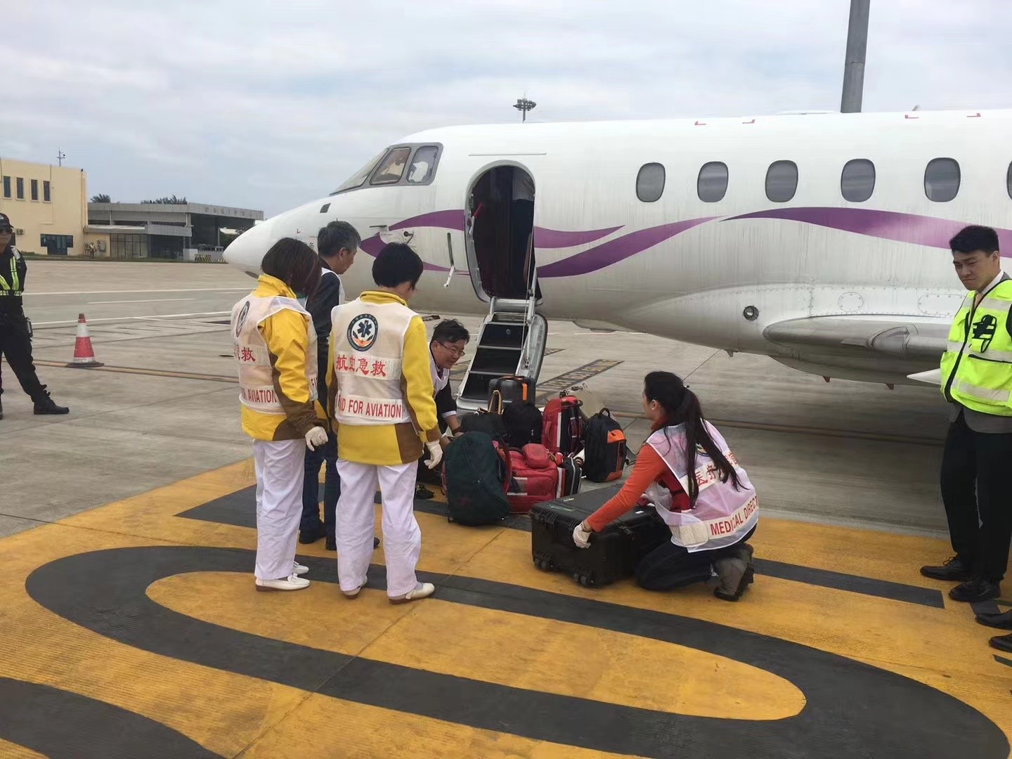 阿拉善盟香港出入境救护车出租